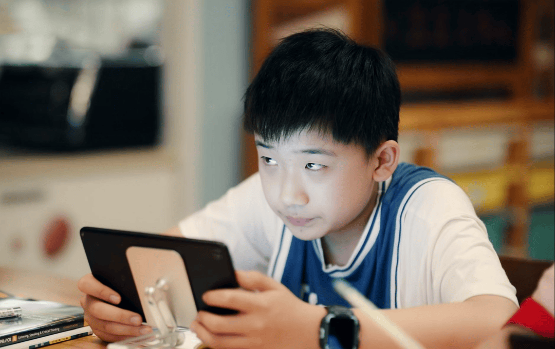 学生禁玩手机<strong></p>
<p>满币网交易所</strong>，催生孩子间的地下交易