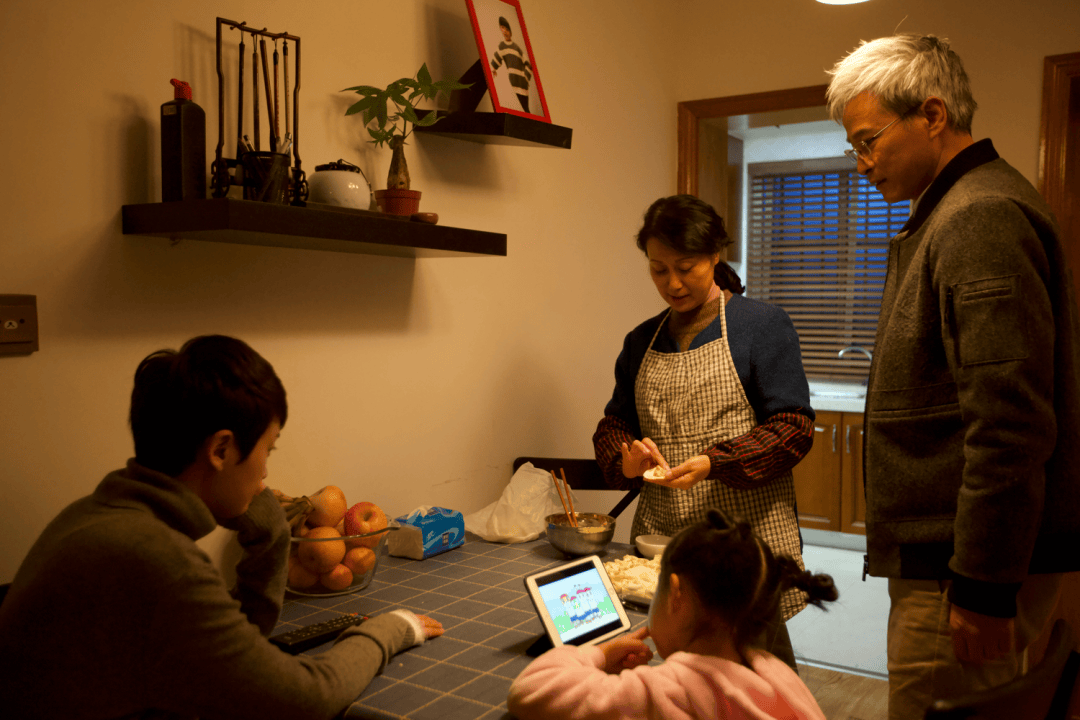 学生禁玩手机<strong></p>
<p>满币网交易所</strong>，催生孩子间的地下交易