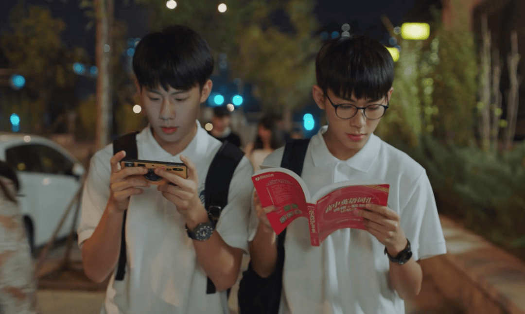 学生禁玩手机<strong></p>
<p>满币网交易所</strong>，催生孩子间的地下交易