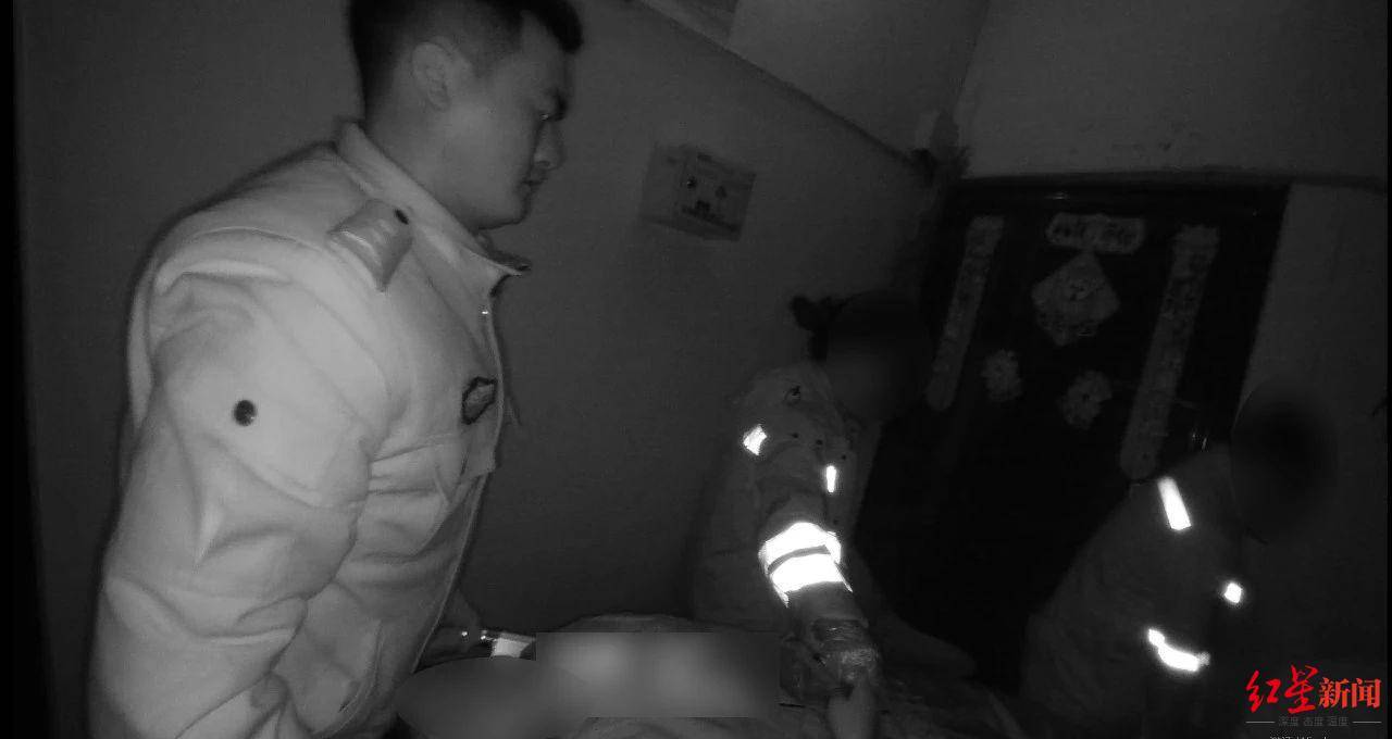 网友报警“她3天没上线了”<strong></p>
<p>双子星交易所</strong>，24岁独居女子被民警找到时正躺地上抽搐