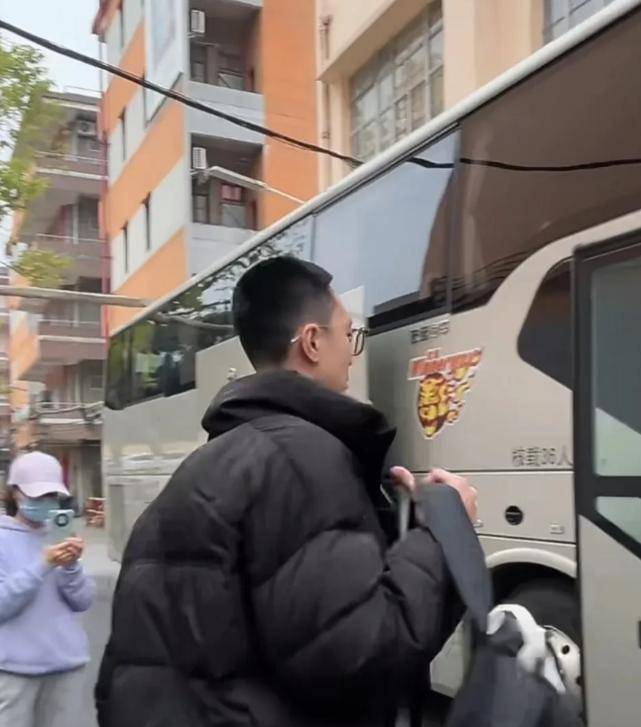 杜锋带13人出征上海！4外援+23兄弟<strong></p>
<p>东方交易所</strong>，贝贝获重用
