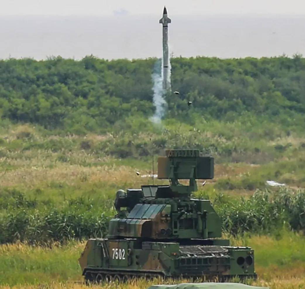 成功摧毁ATACMS！俄军公开铠甲-SM防空<strong></p>
<p>东方交易所</strong>，网友：中国都没有的东西