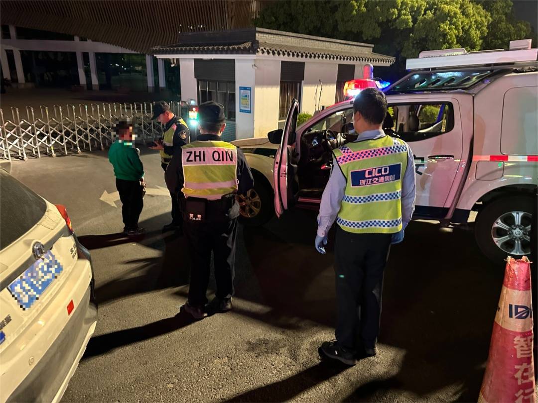 12岁男孩凌晨偷开父母车上高速<strong></p>
<p>加拿大币币网交易所</strong>，因车技太差被发现了……