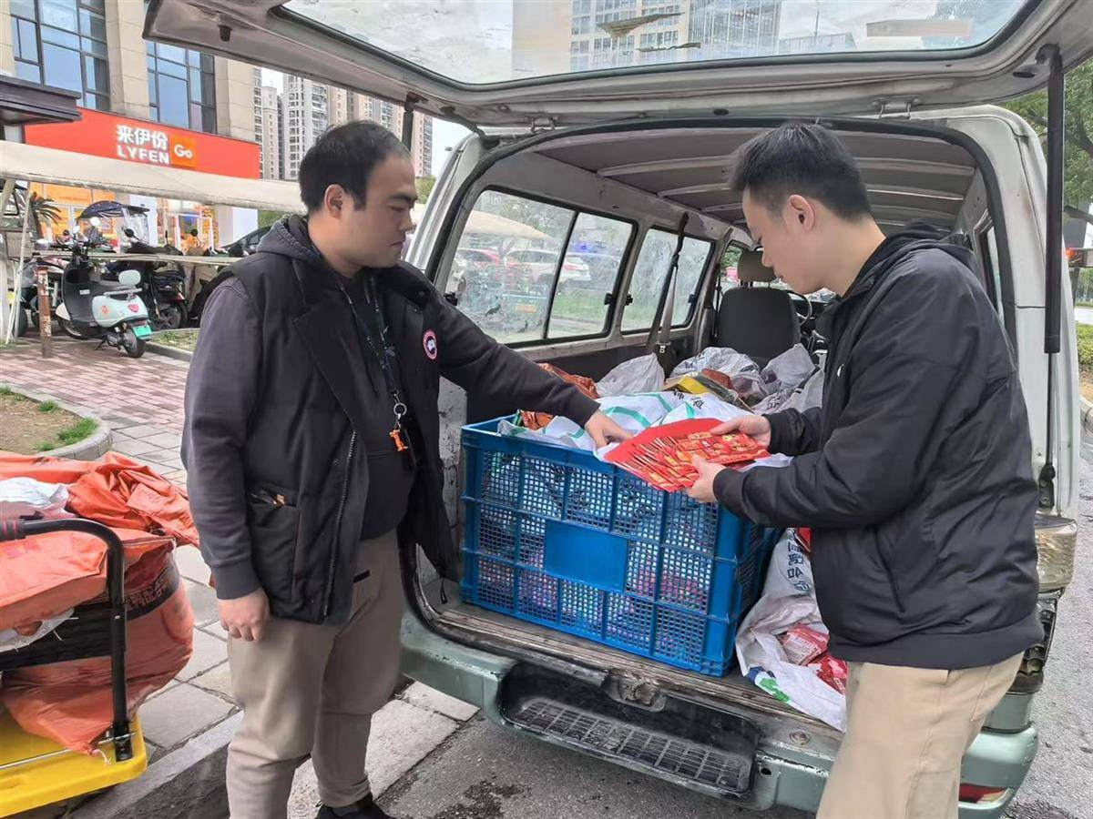 他发出的81万件快递全是电诈卡片<strong></p>
<p>财富交易所</strong>！武汉江岸警方破获特大诈骗案
