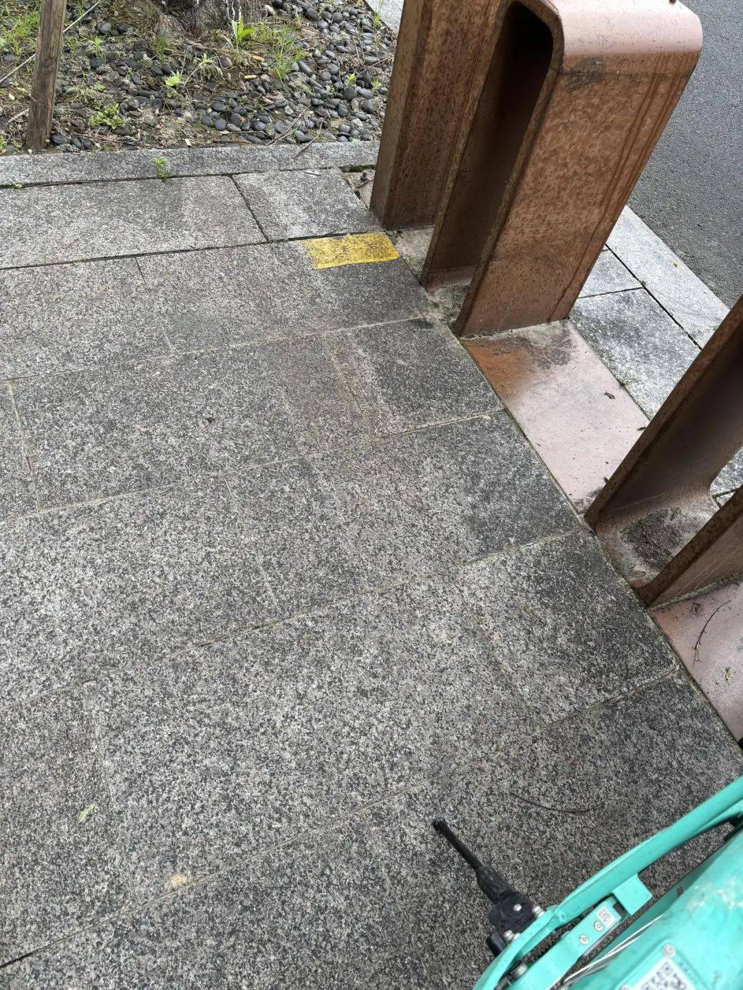 擦不掉<strong></p>
<p>gate交易所</strong>，根本擦不掉！杭州女子家门口遭“暗算”：这是啥？
