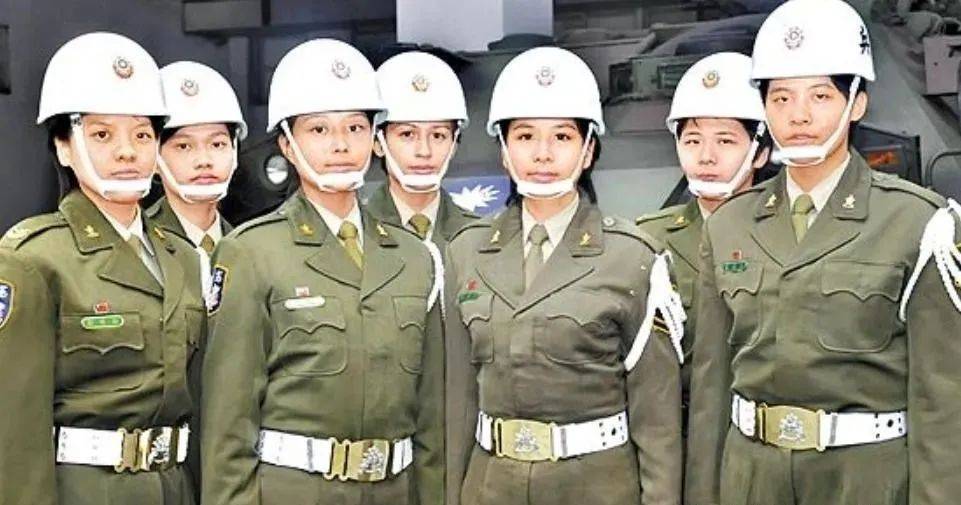 6名台军举五星红旗<strong></p>
<p>gate交易所</strong>，拒为台独当炮灰，台媒：赖清德卫兵也要投诚