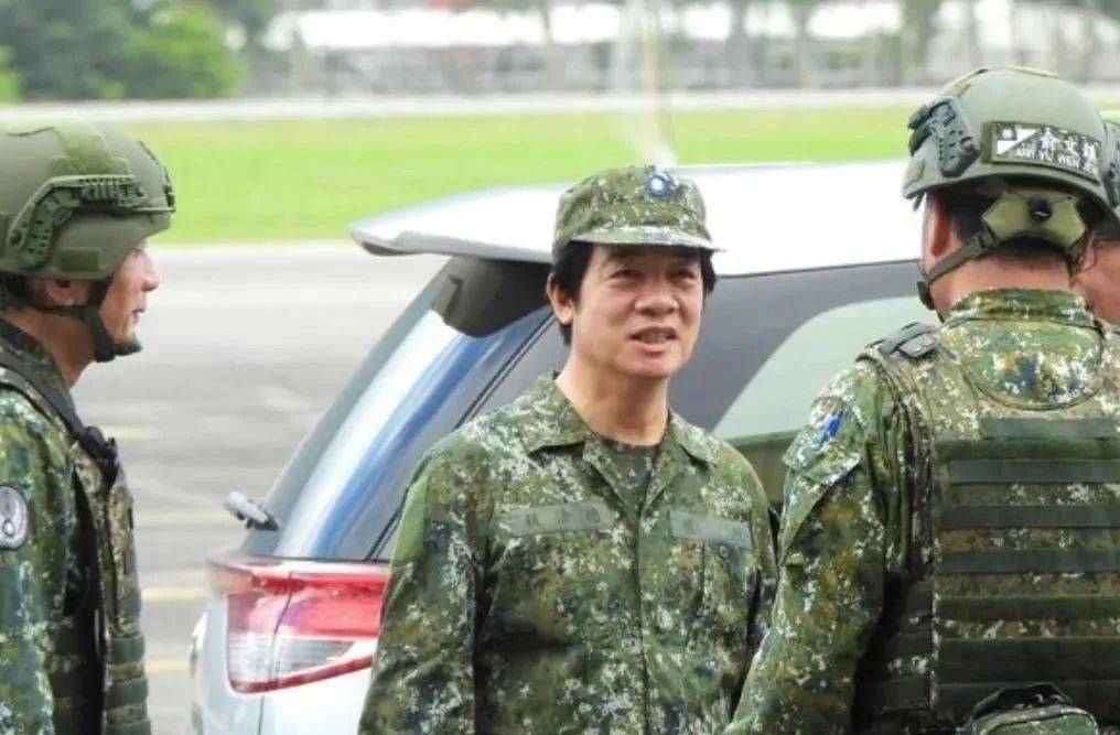 6名台军举五星红旗<strong></p>
<p>gate交易所</strong>，拒为台独当炮灰，台媒：赖清德卫兵也要投诚