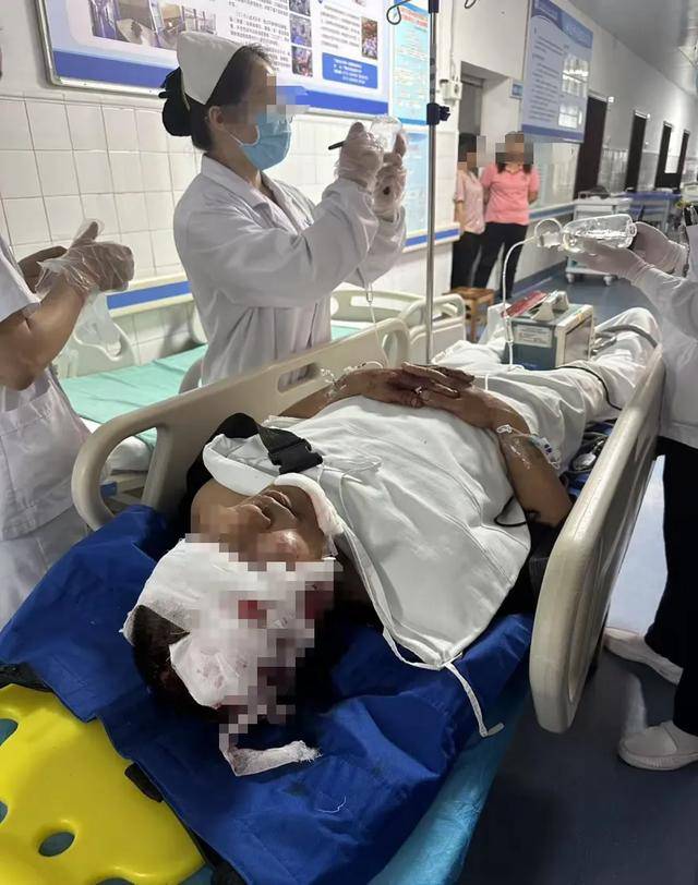 六旬男子骑车被越野车撞飞<strong></p>
<p>gate交易所</strong>，女儿发帖：肇事司机是退休法官