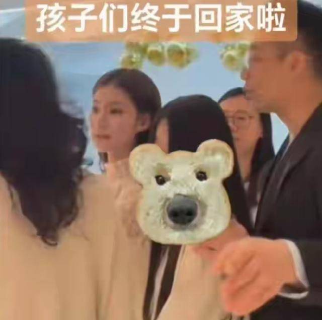 大S儿女回北京<strong></p>
<p>gate交易所</strong>，张兰拉着小玥儿逛街，网友夸汪小菲好帅