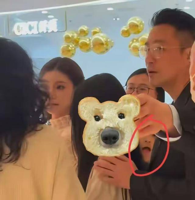 大S儿女回北京<strong></p>
<p>gate交易所</strong>，张兰拉着小玥儿逛街，网友夸汪小菲好帅