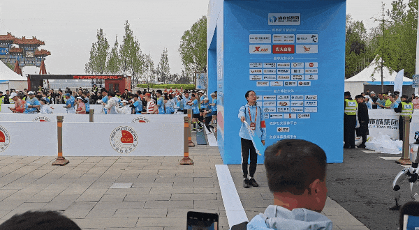 这届机器人马拉松把我看傻了！宇树摔倒、天工夺冠<strong></p>
<p>gate交易所</strong>，还有瘫痪的