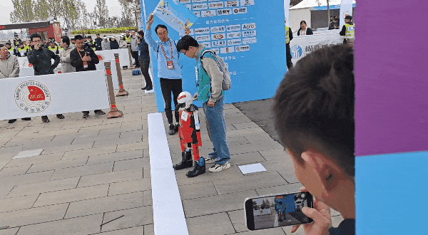 这届机器人马拉松把我看傻了！宇树摔倒、天工夺冠<strong></p>
<p>gate交易所</strong>，还有瘫痪的