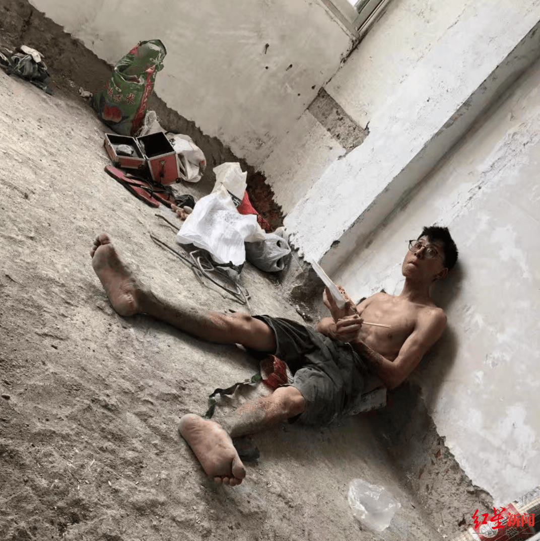 小伙搬砖9年攒200万<strong></p>
<p>美币交易所</strong>，修别墅买车：宁愿不要这些钱，若时间倒流想好好读书
