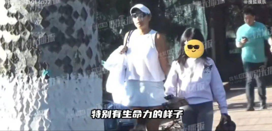 湖南籍超模瞿颖<strong></p>
<p>美币交易所</strong>，和男友带两个女儿一起打网球