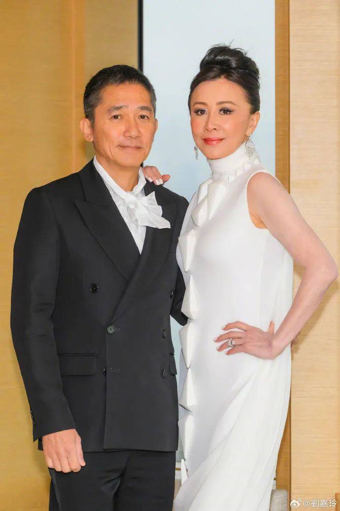刘嘉玲连发10多张梁朝伟照片：他都不知道自己帅<strong></p>
<p>汇币交易所</strong>！头发白了也不肯染