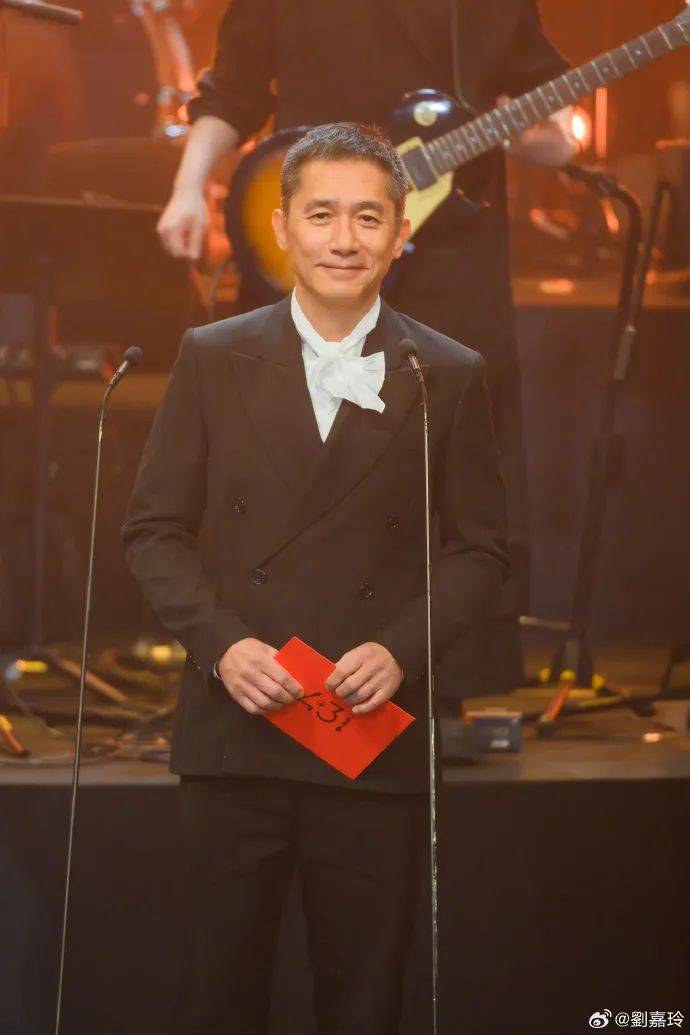 刘嘉玲连发10多张梁朝伟照片：他都不知道自己帅<strong></p>
<p>汇币交易所</strong>！头发白了也不肯染