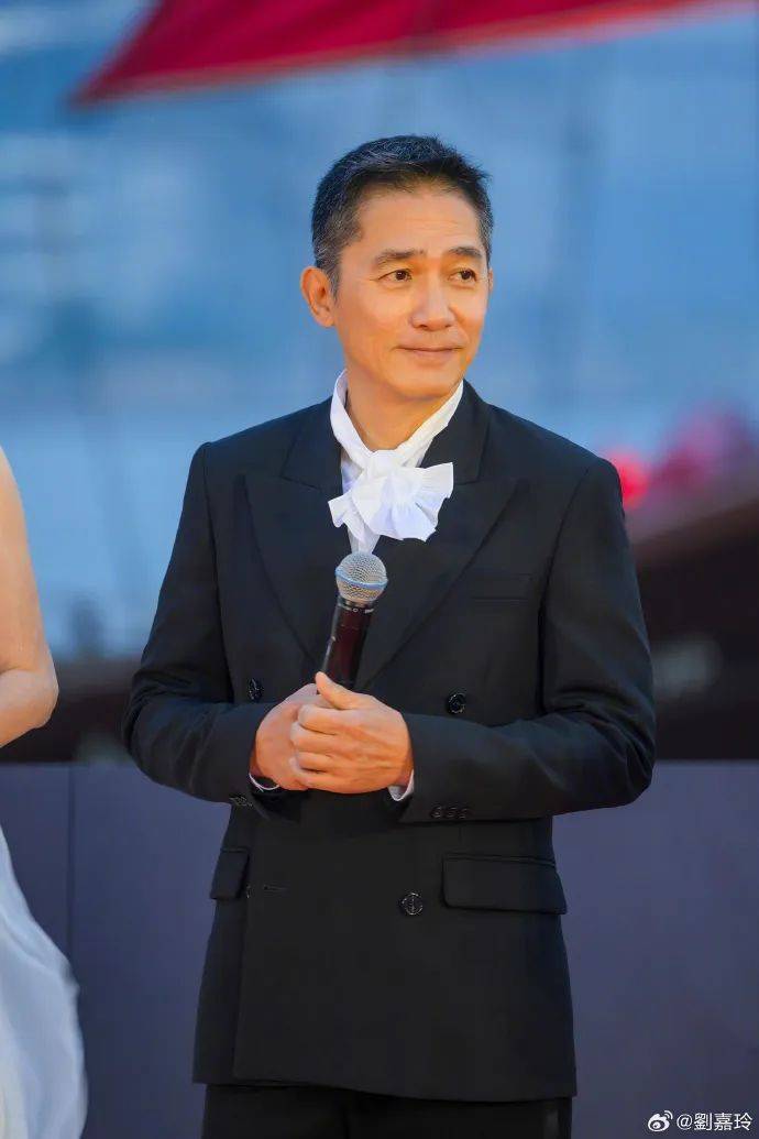 刘嘉玲连发10多张梁朝伟照片：他都不知道自己帅<strong></p>
<p>汇币交易所</strong>！头发白了也不肯染