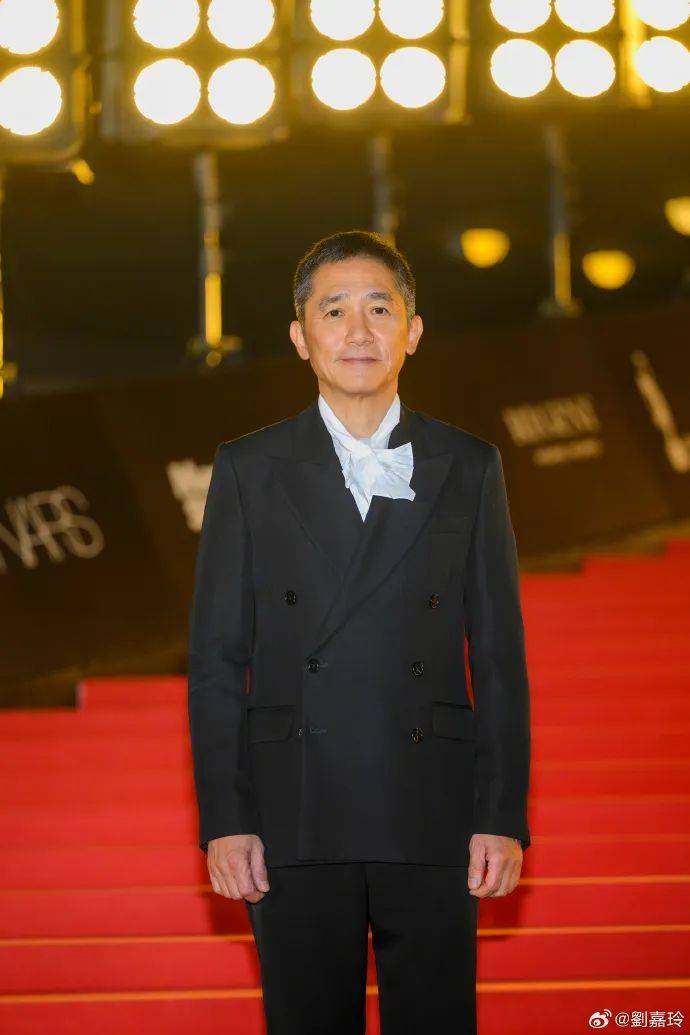 刘嘉玲连发10多张梁朝伟照片：他都不知道自己帅<strong></p>
<p>汇币交易所</strong>！头发白了也不肯染