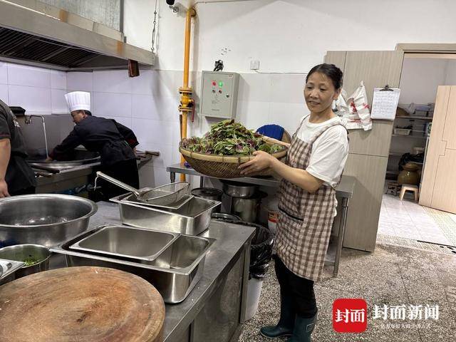 食堂阿姨10秒速攀4米绳<strong></p>
<p>汇币交易所</strong>！乐山特警支队“扫地僧”李霞：我只是爱运动