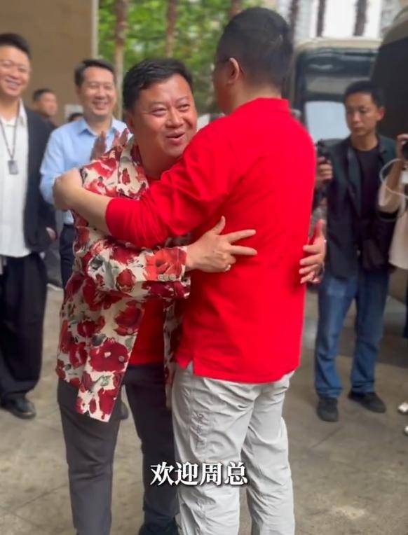周鸿祎和“卤鹅哥”见面互相投喂<strong></p>
<p>汇币交易所</strong>，自曝不吃碳水，称360借条不是自己公司
