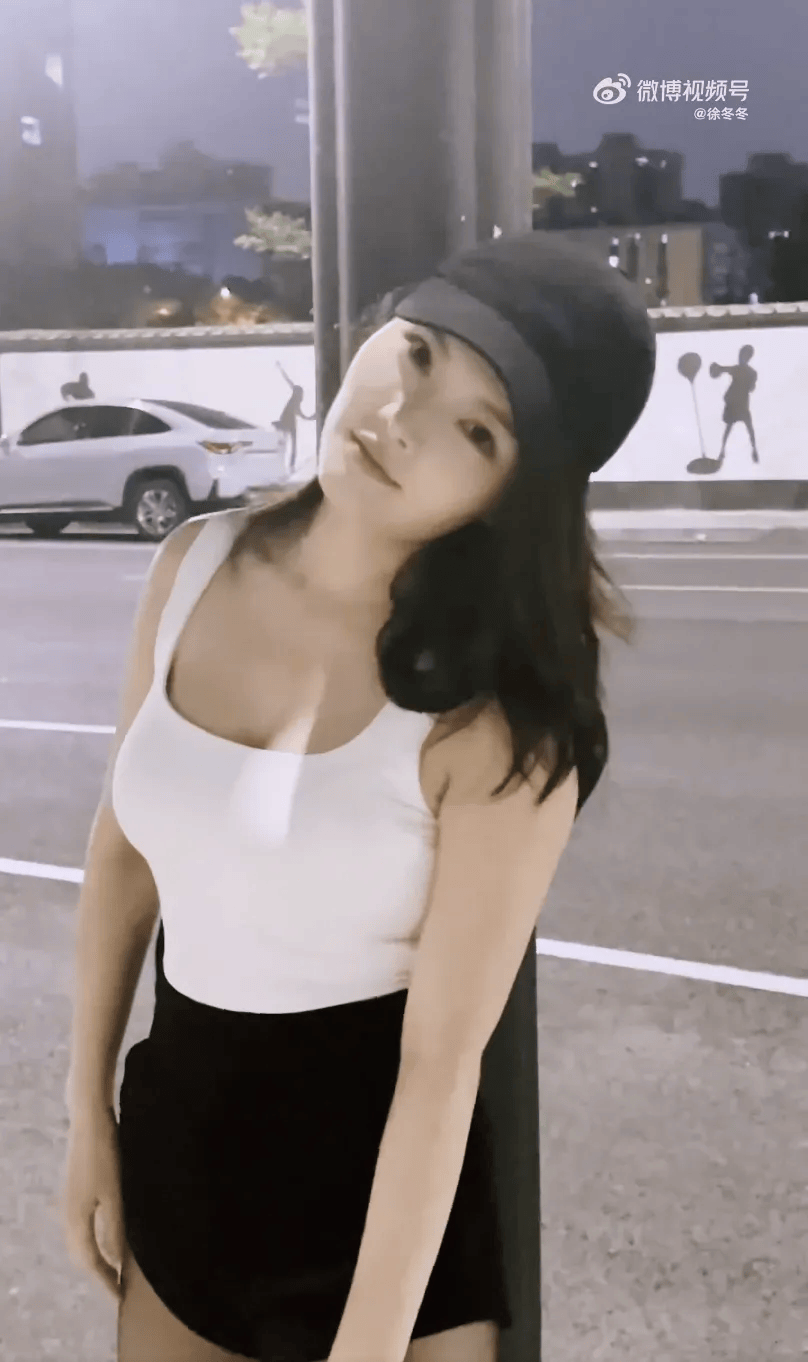“椰树女神”徐冬冬大方晒照<strong></p>
<p>中币交易所网址</strong>，并配文：我的蝴蝶袖，很丰腴！