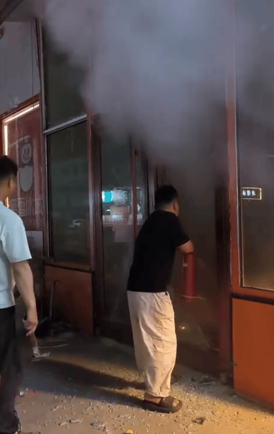 山东菏泽一男子去买奶茶顺道破门灭了个火：举手之劳<strong></p>
<p>买比特</strong>，店主事后已道谢