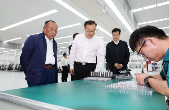 调研中<strong></p>
<p>交易所平台币</strong>，省委书记临时停车，走进农户家中