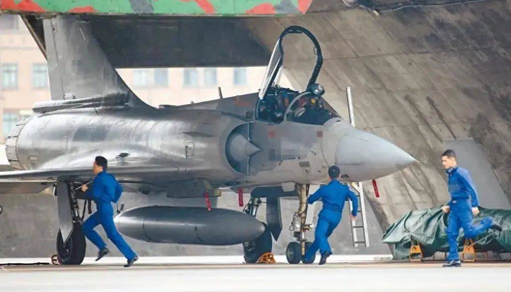印巴空战升级：歼-10CE击落阵风<strong></p>
<p>平台交易规则</strong>，台湾军迷哑口无言，西方武器神话终破灭！