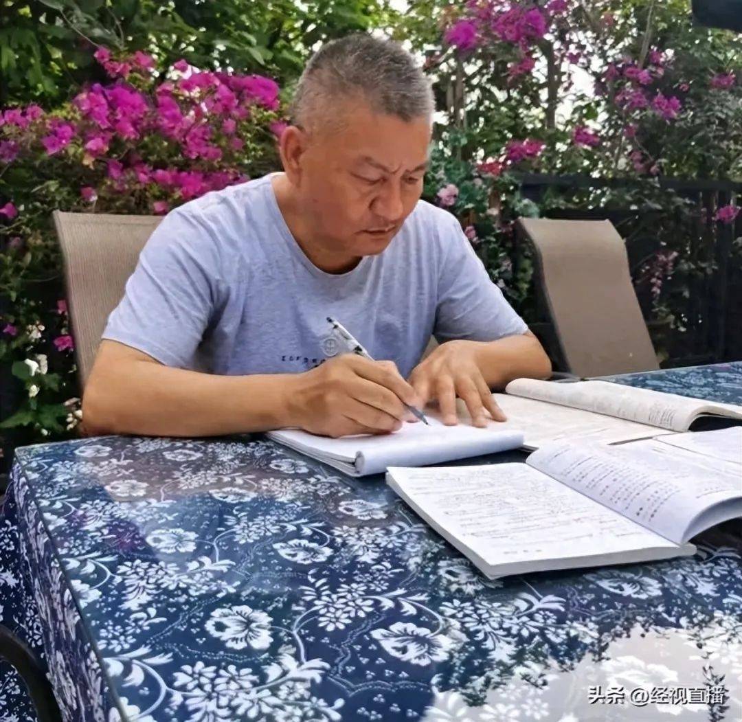 58岁梁实备战第29次高考<strong></p>
<p>binance交易平台</strong>，谈多次落榜：31岁已赚100万，也许用光前半生运气