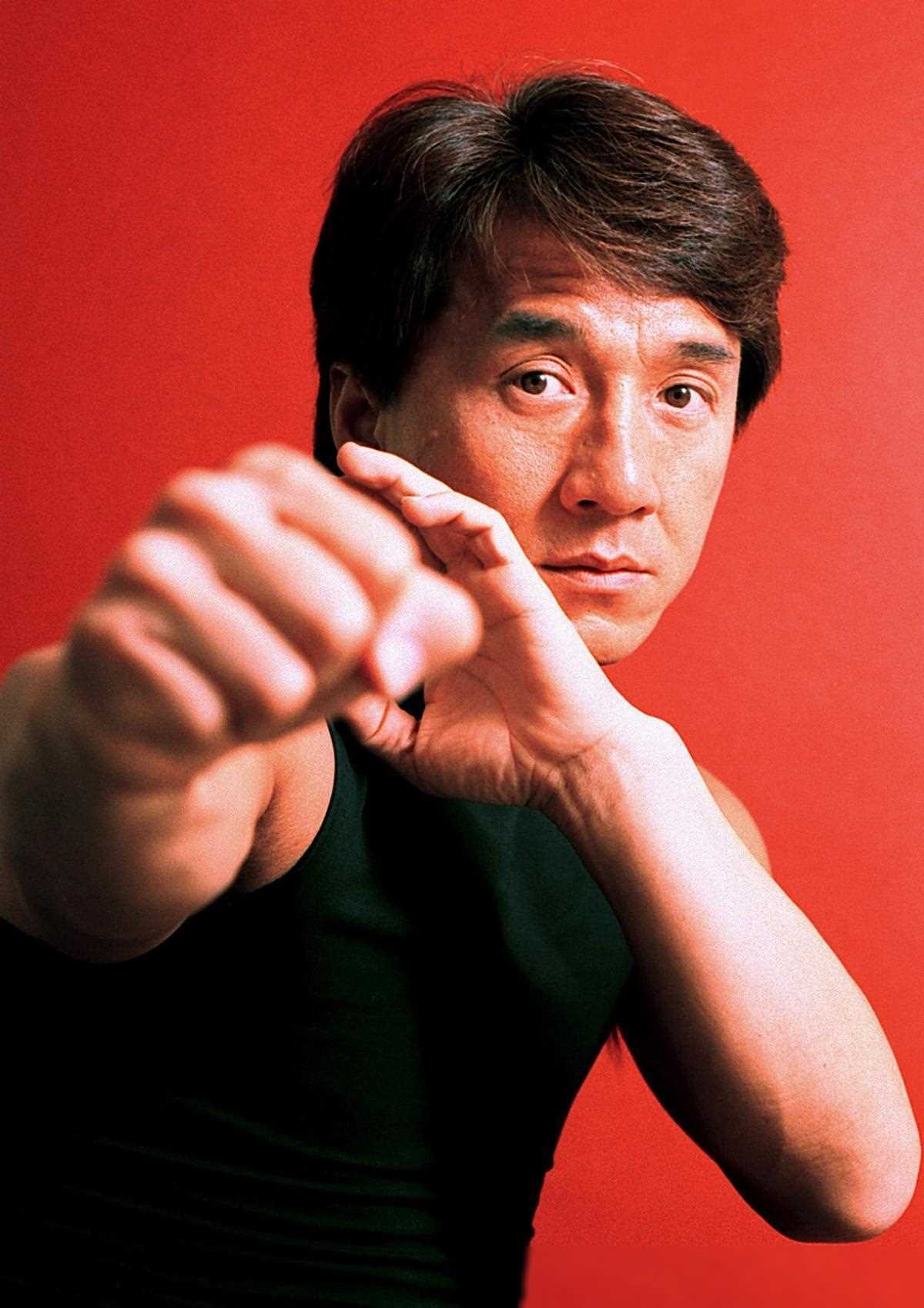 71岁成龙头发花白<strong></p>
<p>binance交易平台</strong>！谢贤交代后事张纪中出了车祸还得养家…慢慢老去的他们让人泪目