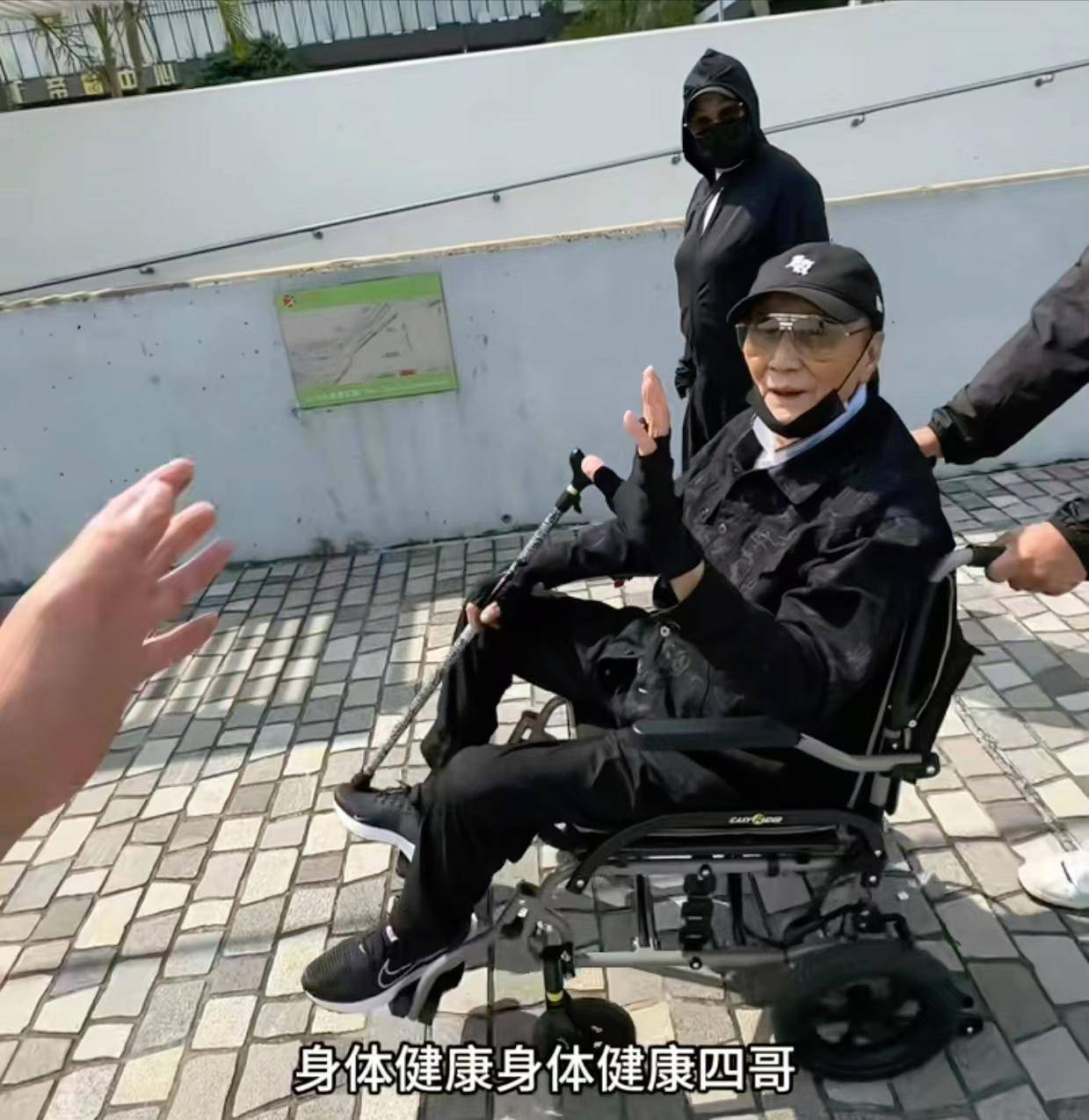 71岁成龙头发花白<strong></p>
<p>binance交易平台</strong>！谢贤交代后事张纪中出了车祸还得养家…慢慢老去的他们让人泪目