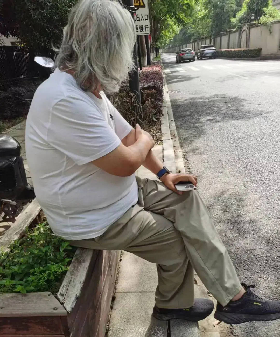 71岁成龙头发花白<strong></p>
<p>binance交易平台</strong>！谢贤交代后事张纪中出了车祸还得养家…慢慢老去的他们让人泪目