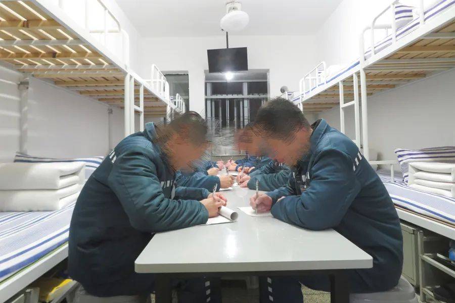 男子在上海监狱服刑11年<strong></p>
<p>瑞郎币交易平台</strong>，出狱前才得知两位家人已病逝...极大生活困境，他深深担忧→