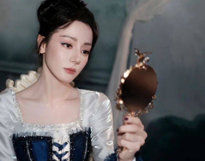 迪丽热巴问魔镜：谁是世界上最美的女人<strong></p>
<p>数字币平台</strong>？华丽公主造型惊艳