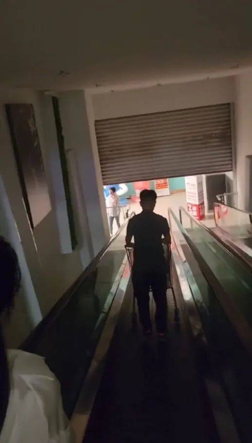 江苏苏州一大润发店员着急下班<strong></p>
<p>柚子币交易平台</strong>，强制关闭载客中电梯！经理致歉：已警告处罚