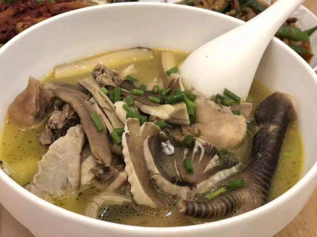 “天价”鸡枞调查：最贵卖到1800元/公斤！雨水少致产量低<strong></p>
<p>币安交易平台</strong>，多地价高客少