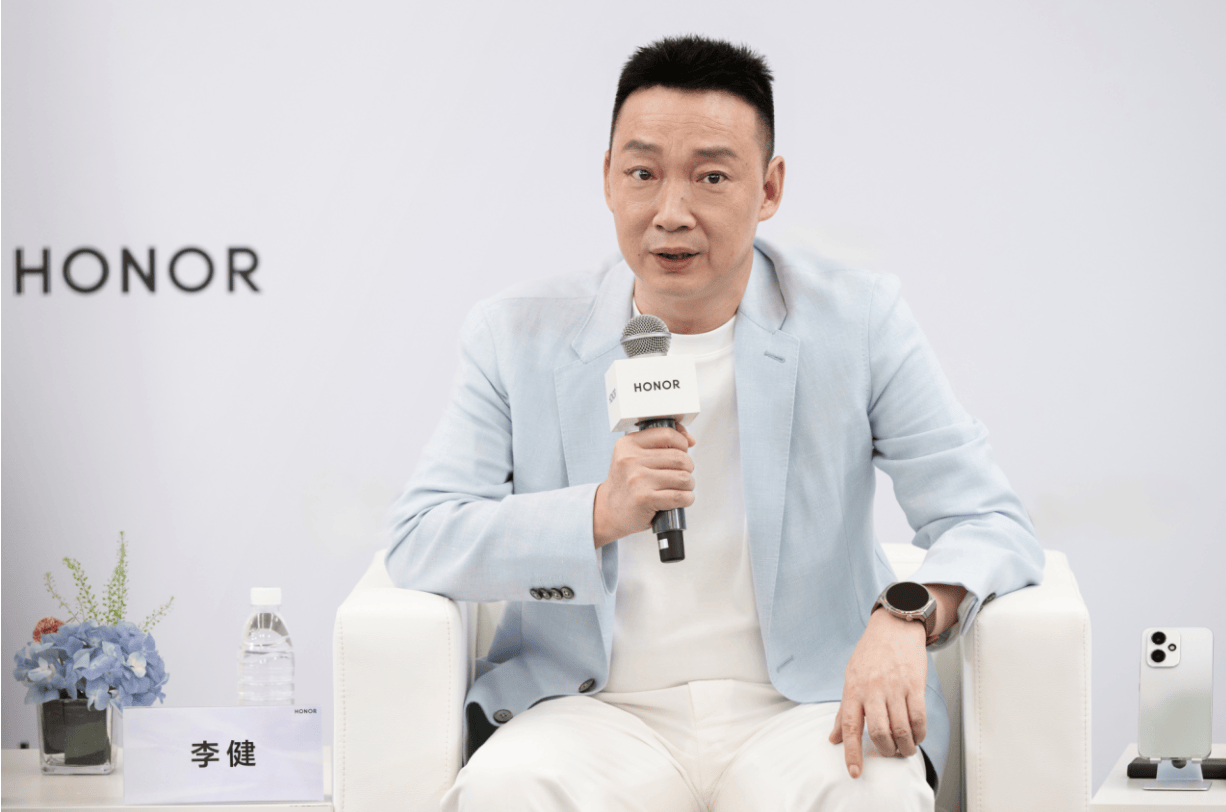 荣耀CEO李健国内首秀：“荣耀没死<strong></p>
<p>金特币交易平台</strong>，这帮人拼了命”
