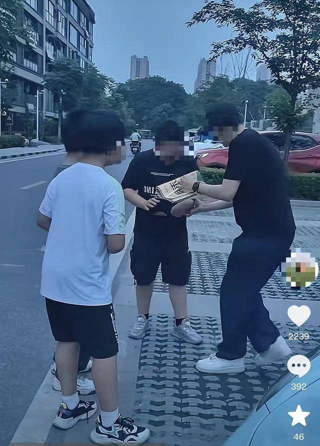 熊孩子闯入别墅搞破坏<strong></p>
<p>金特币交易平台</strong>，业主：家长带孩子道歉，我回赠了试卷