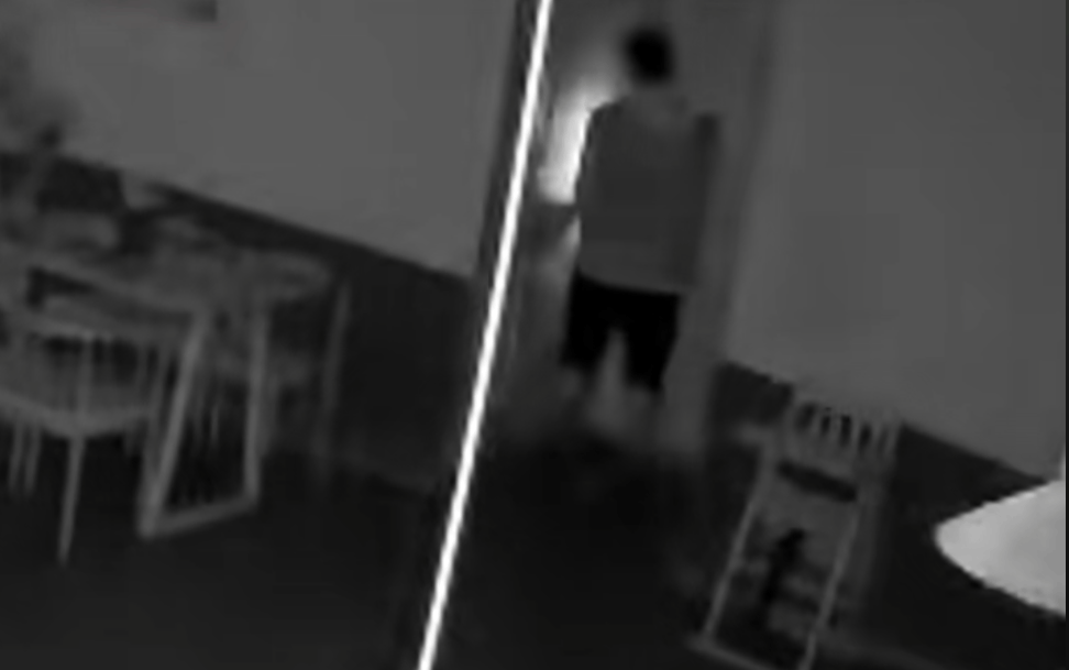 第一次见面就表白！被拒绝后男子凌晨3点狂敲女生房门<strong></p>
<p>币币交易平台优势</strong>，随后拿出工具撬锁……