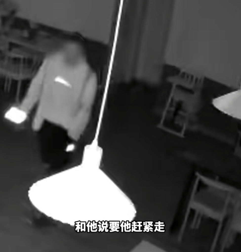 第一次见面就表白！被拒绝后男子凌晨3点狂敲女生房门<strong></p>
<p>币币交易平台优势</strong>，随后拿出工具撬锁……