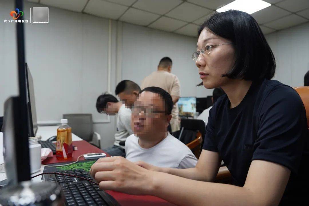 雷霆出击<strong></p>
<p>币币交易平台优势</strong>！武汉警方一举抓获32名“白富美”