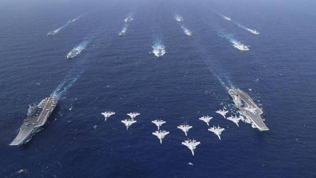 第二岛链附近<strong></p>
<p>全币网交易平台</strong>，辽宁舰与山东舰会师，美防长“岛链威慑”沦为笑谈