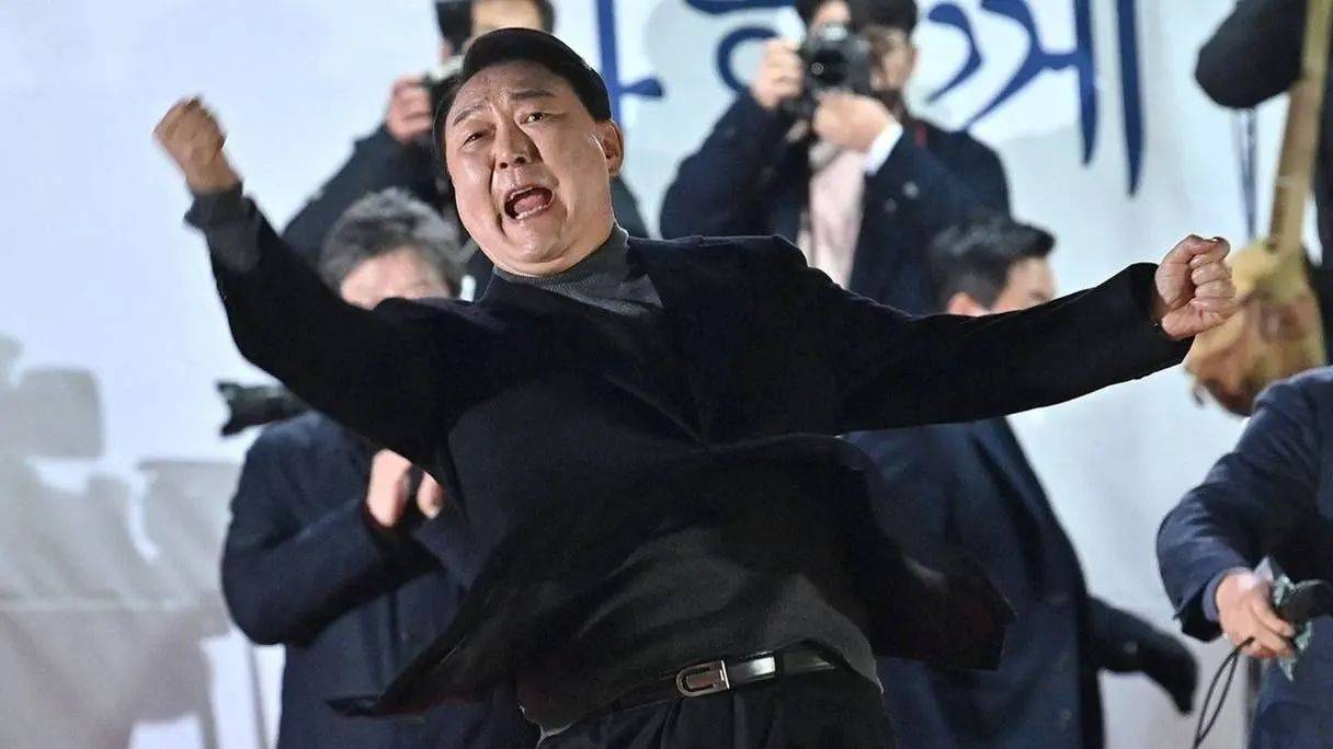 尹锡悦的天都塌了？韩国传出重磅消息<strong></p>
<p>全币网交易平台</strong>，一边倒的舔美媚日路线走到头了