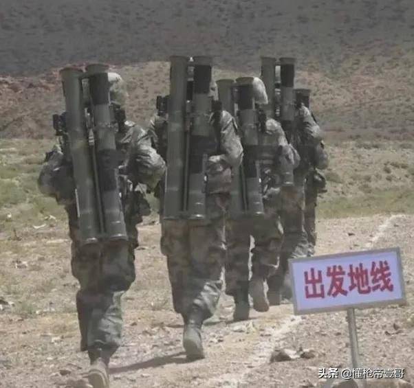 辟谣！解放军人手一个筒子？不<strong></p>
<p>KO平台</strong>，我们每人两具火箭筒！丨轻武专栏