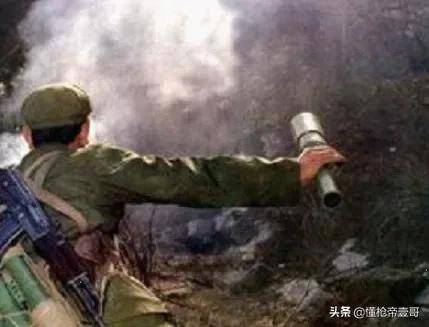 辟谣！解放军人手一个筒子？不<strong></p>
<p>KO平台</strong>，我们每人两具火箭筒！丨轻武专栏