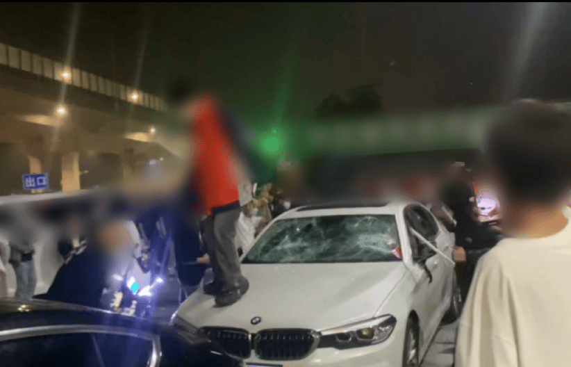 加油站内砸车打人<strong></p>
<p>币火网交易平台</strong>，23名嫌疑人被临沂警方抓获