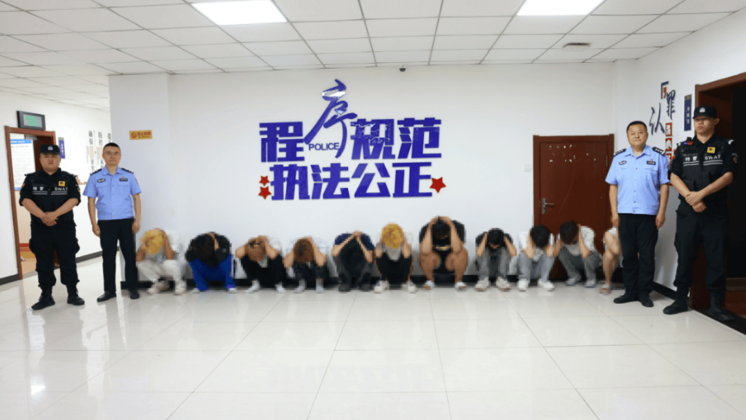 加油站内砸车打人<strong></p>
<p>币火网交易平台</strong>，23名嫌疑人被临沂警方抓获