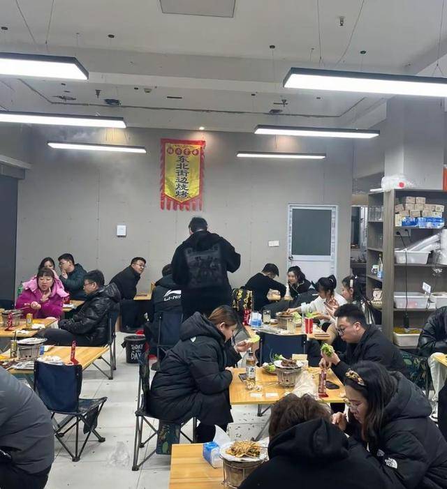 常州一烧烤店花10万赞助苏超<strong></p>
<p>币火网交易平台</strong>，因系唯一个体赞助商爆火，附近商户：之前生意一直好