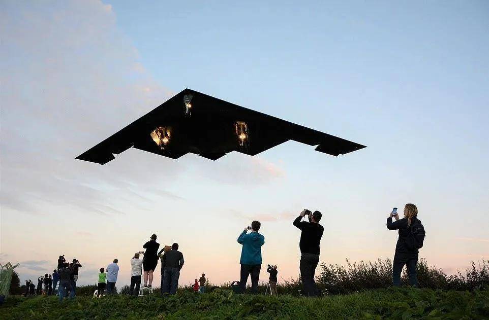 B-2横穿中国轰炸伊朗<strong></p>
<p>平台交易是什么</strong>，中国雷达没有发现？这是正常人想出来的？