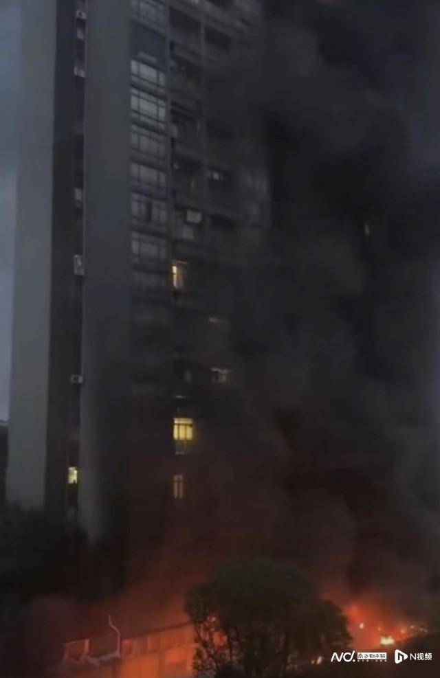 东莞一小区逾百辆电动自行车烧毁<strong></p>
<p>平台交易是什么</strong>！住户睡梦中被叫醒撤离逃生